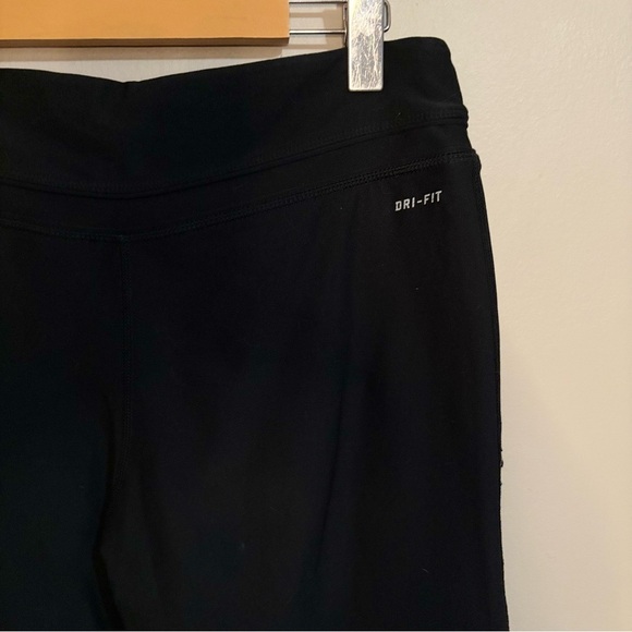 Nike Black Wide Leg Capri Athletic Leggings - Picture 9 of 10